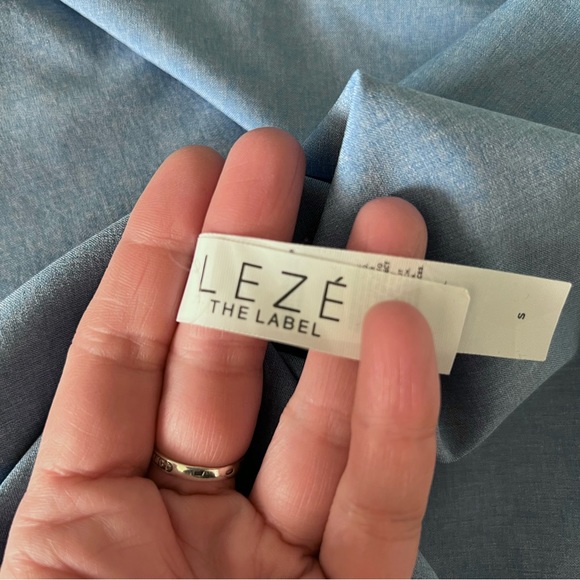 NWOT Leze the Label San Ramon Slim Shirt. Size S. Chambray. - Picture 9 of 10